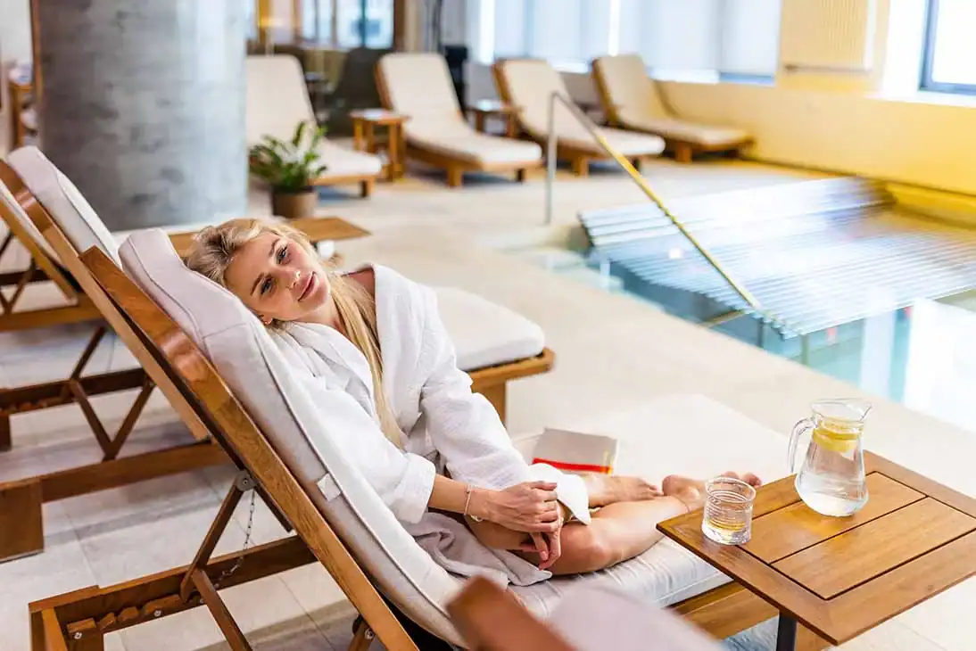 Spa als langfristige Investition in die Hotelimmobilie Moderner Spa als Teil einer Hotelimmobilie.